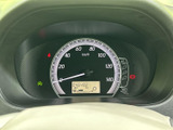 視認性の高いメーターで、走行情報を的確に把握できます。運転に集中しやすいシンプルなデザインも魅力です。