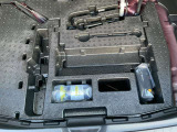 パンク修理剤とエアーコンプレッサーと車載工具も完備!!