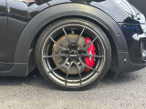 RAYS「VOLK RACING G025」18インチアルミホイールが装着されています!デザインと性能を両立したアルミホイールです♪