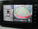 自車を真上から見下ろすように映し出すので周囲の状況が分かるアラウンドビューモニター搭載。フロントカメラとしても使用できます。車庫入れなど苦手な人の頼りになる助っ人です。