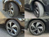 205/55R17 純正アルミホイール装着。