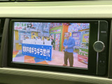 停車中には、地上デジタル放送を楽しめます。長距離移動の休憩時間に、ニュースや番組をチェックしてリフレッシュできます。快適な時間を過ごせる機能。