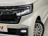 【LEDヘッドライト】悪天候や夜間走行時も良好な視界を確保し安心して運転できる高輝度LEDヘッドライトを装備!点灯速度が早く、消費電力も抑えられています。
