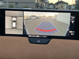バックモニターで、後方の状況を安全確認。狭い駐車場でもスムーズに駐車できます。ガイドライン表示で、距離感もつかみやすい仕様です。