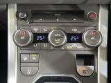 シートヒーター 3段階で暖かさの調節が可能です。暖房で車内全体が温まるより早くシートが温まるため冬場の運転も快適になります。