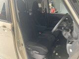 運転席まわりです。運転席からの視界が左右に広く隅々まではっきりと見渡せます!クルマの前端も把握しやすく安心して運転できます!