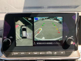 空から見下ろしているような視点で周囲を確認できるアラウンドビューモニター。駐車時にとても便利です。