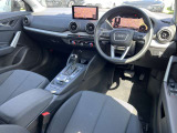 AAA東大阪では、ドリンクを提供し、ゆっくりと車を検討できるよう取り組んでおります。試乗や車の詳細を確認しながら、ぜひお気に入りの1台を見つけてくださいませ。