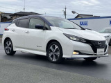 エマージェンシーブレーキ(衝突被害軽減ブレーキ)、フロントカメラが車両や歩行者を検知し警告音と共に衝突回避、軽減をアシストしてくれます。