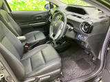 運転席からの視界は広く、運転操作もスムーズに行えます。快適なドライブをサポートします。
