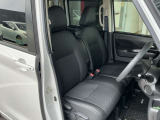 運転席もゆったりとお座り頂けます。