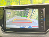 【バックカメラ】駐車時に後方がリアルタイム映像で確認できます。大型商業施設や立体駐車場での駐車時や、夜間のバック時に大活躍!運転スキルに関わらず、今や必須となった装備のひとつです!