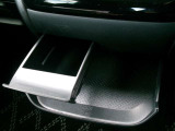 運転席からもスムーズに手が届く設計で、信号待ちやちょっとした休憩にさっと飲むことができるのでロングドライブも快適です。