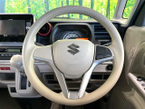 インテリアに合わせたデザインのステアリングは、運転される方のことも考え、運転しやすい形状、大きさです。是非一度、実際に触ってお確かめください。