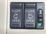 【両側パワースライドドア】スマートキーや運転席のスイッチで後席両側スライドドアの開閉が可能♪電動だから力を入れてドアを開ける必要が無く、小さなお子様でも簡単に開け閉めでき快適です♪
