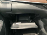 車検証入れになどにも使える便利な収納BOXあります。