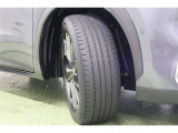 タイヤサイズはハイスペックな225/55R18。 京都トヨタにてこの車をご成約のお客様に限り、タイヤ4本を当社指定【新品】タイヤに交換します。