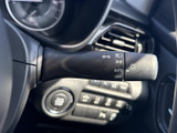 操作しやすい位置に配置されたウインカーレバー。確実な操作感で、安全な車線変更をサポートします。オートリターン機能も搭載しています。