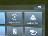 Apple CarPlayやAndroid Autoに対応し、スマートフォンとの連携もスムーズ。お気に入りの音楽を聴きながら、快適なドライブをお楽しみください。