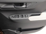 パワーウィンドゥ 運転席ドアスイッチ照明付です。電動格納ミラーも手元でワンモーションで可能です。