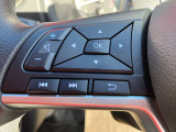 ステアリングスイッチ付きのハンドル!運転に支障をきたすことなくナビ操作が可能です!!