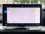 12.9インチディスプレイによるスマートフォン用アプリ[Apple CarPlay][Android Auto]対応の純正インフォテイメントシステム「Discover」を装備、ナビ、ラジオのほか、US