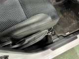 痛みの出やすい運転席シートの角、フロアマット、座面、ともに良好です