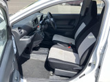 運転操作に必要なものが、すべて手の届く範囲に。快適な運転をサポートする機能が、あなたのカーライフをより豊かにします。