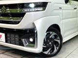 【LEDヘッドライト】悪天候や夜間走行時も良好な視界を確保し安心して運転できる高輝度LEDヘッドライトを装備!点灯速度が早く、消費電力も抑えられています。