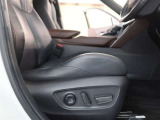 パワーシート搭載。微妙な調整が手軽にでき、ピッタリなポジションで運転することが可能です。