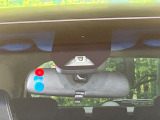【ホンダセンシング】走行中に前方の車両等を認識し、衝突しそうな時は警報とブレーキで衝突回避と被害軽減をアシスト。より安全にドライブをお楽しみいただけます。