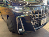 【シーケンシャルターンランプ付きLEDヘッドライト】人気の『流れるウィンカー』付きのLEDヘッドライトを装備♪高級感はもちろん、点灯時は存在感たっぷりで他車からも認識されやすく安心です。