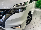 【LEDヘッドライト】悪天候や夜間走行時も良好な視界を確保し安心して運転できる高輝度LEDヘッドライトを装備!点灯速度が早く、消費電力も抑えられています。
