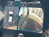 【マルチテレインモニター】車のフロントやサイドのカメラ画像を同時にモニター表示することで、悪路や狭い道を走行時でも周囲の状況確認ができ安心!本格SUVにうれしい装備です♪