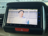 CDやラジオ、USBなど、多彩なソースに対応。お気に入りの音楽で、車内を心地よい空間に変えられます。