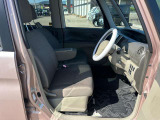 エンジンルームも綺麗に洗浄してから納車致します。普段あまり見ることが無い箇所だからこそ綺麗だと感動しますよね(*&acute;▽`*)
