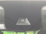 【エマージェンシーブレーキ】走行中に前方の車両等を認識し、衝突しそうな時は警報とブレーキで衝突回避と被害軽減をアシスト。より安全にドライブをお楽しみいただけます。