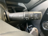 操作しやすいウインカーレバーで、安全な車線変更をサポートします。スムーズな操作感で、運転に集中できます。機能性も充実。