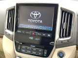 【メーカー純正ナビ】インテリアに溶け込むスタイリッシュな「専用設計」メーカーナビを装備♪視認性や操作性など基本性能にも優れ、より上質なカーライフをお楽しみいただけます。