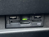 雨天時でもクリアな視界を確保できるワイパー操作は、運転の安全性を高めます。操作感も軽快で、ストレスなく使用できます。