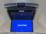 【フリップダウンモニター】大画面モニターで後席でもエンタメをお楽しみいただけます。小さなお子様にも大人気の装備です♪