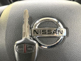 【キーレス】少し離れた場所からでもボタン一つでドアの開錠・施錠ができるのでとっても便利!ドアの鍵穴周りに傷をつけることもありません
