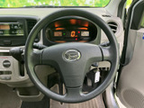 握りやすい形状で、運転操作をスムーズに行えます。小回りが利き、取り回しの良さを実感できるでしょう。軽快なハンドリングを楽しめます。