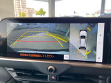 【パノラミックビューモニター】専用のカメラにより、上から見下ろしたような視点で360度クルマの周囲を確認することができます☆死角部分も確認しやすく、狭い場所での切り返しや駐車もスムーズに行えます。