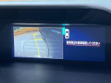 【フロント&サイドカメラ】ドライバーから見にくい死角部分を映像で確認できる前方と左側面にカメラを装着。見通しがきかない場所や住宅密集地などを運転することが多い人におすすめの安心装備です。