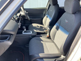 運転しやすいシートポジションで、快適なドライビングをサポート。ステアリング操作もスムーズに行えます。