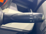 【オートライト】周りの明るさに応じて自動でヘッドライトの点灯・消灯ができる機能です!ライトの付け忘れ・消し忘れなどが無くなり、雨の日や夕方の走行も安心!トンネル通過時も便利ですね♪