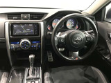 スタイリッシュなデザインのインパネ。各操作スイッチは使いやすい位置に配置されてます。