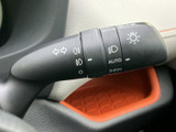 操作しやすい位置に配置されたウインカーレバーは、スムーズな車線変更をサポートします。直感的な操作で、安全な運転をアシスト。