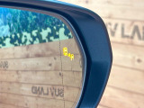 【ブラインドスポットモニター】走行中、ドアミラーの死角になりやすい箇所に後続車が接近するとサイドミラーのレンズに警告を表示!ドライバーに注意喚起をしてくれます。